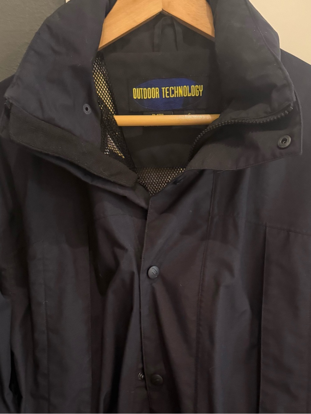 Men's Black gore-Tex Shell Jacket.  Hooded with ample ventilation. Many pockets!